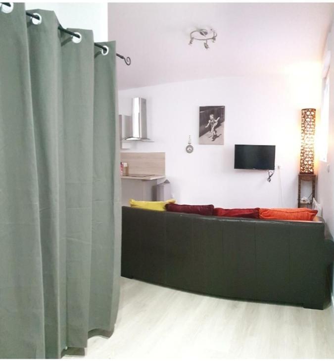 Appartement Hyper-Centre Epernay Avec Sauna Et Parking Prive ภายนอก รูปภาพ